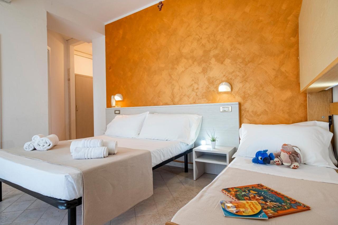 Hotel Tre Rose Riccione Exterior foto