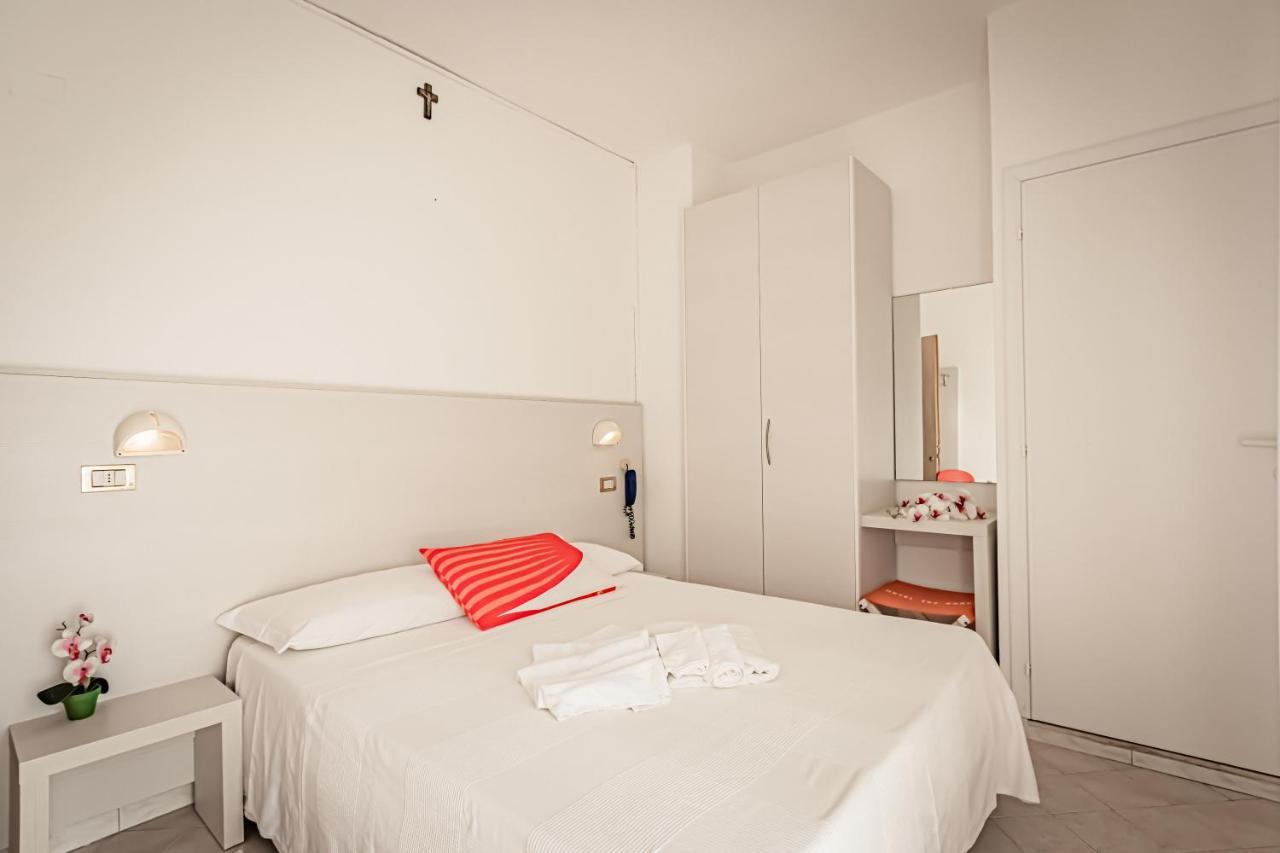 Hotel Tre Rose Riccione Exterior foto