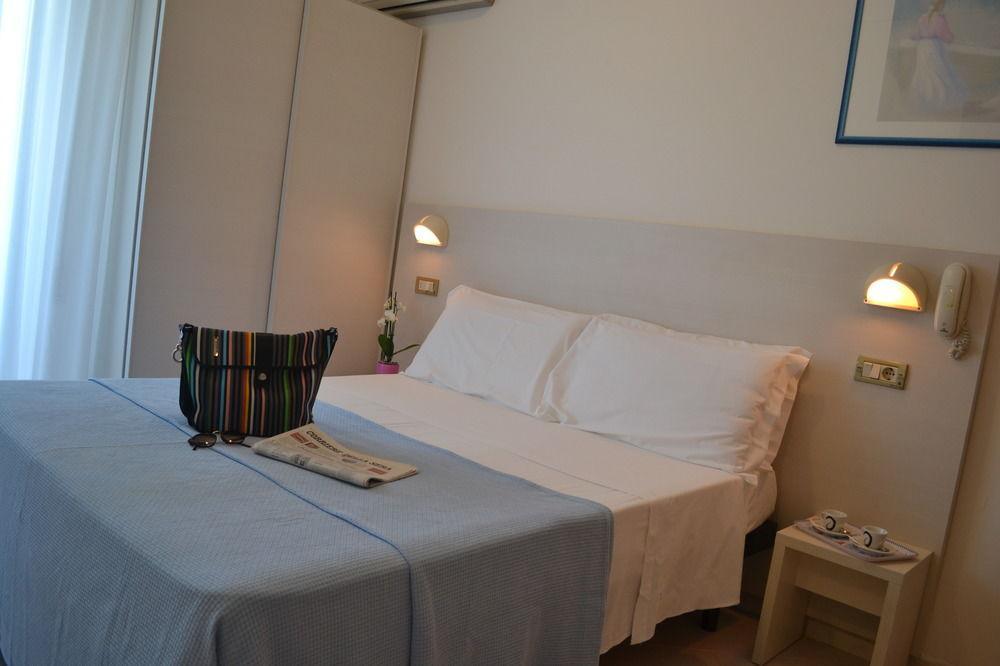 Hotel Tre Rose Riccione Exterior foto